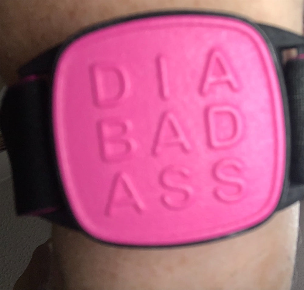 Libreband for FreeStyle Libre in Magenta with motif DIABADASS.