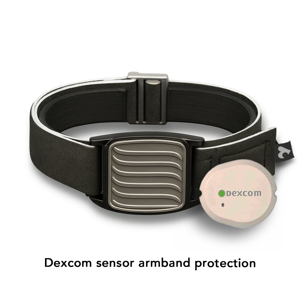 Dexband armband in pewter with wave cover. Swimming pool background. 
