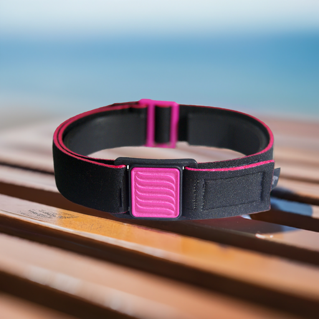 Libreband Armband for Freestyle Libre 3, shown in beach scene.